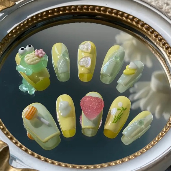 3D Press-On Nails with the cutest Charms! (Nail Glue Included!) - Picture 6 of 7